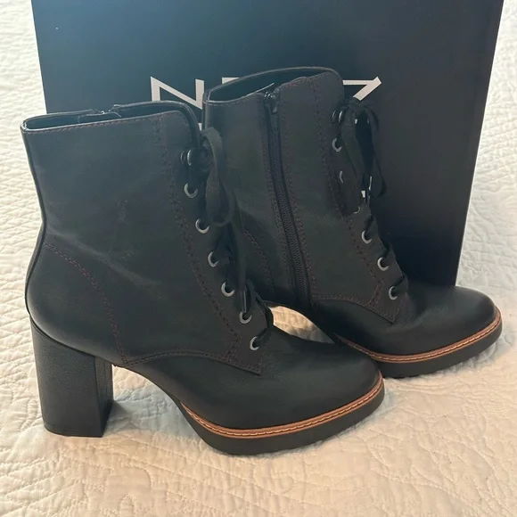 Naturalizer Callie Boots - worn once - Picture 2 of 5